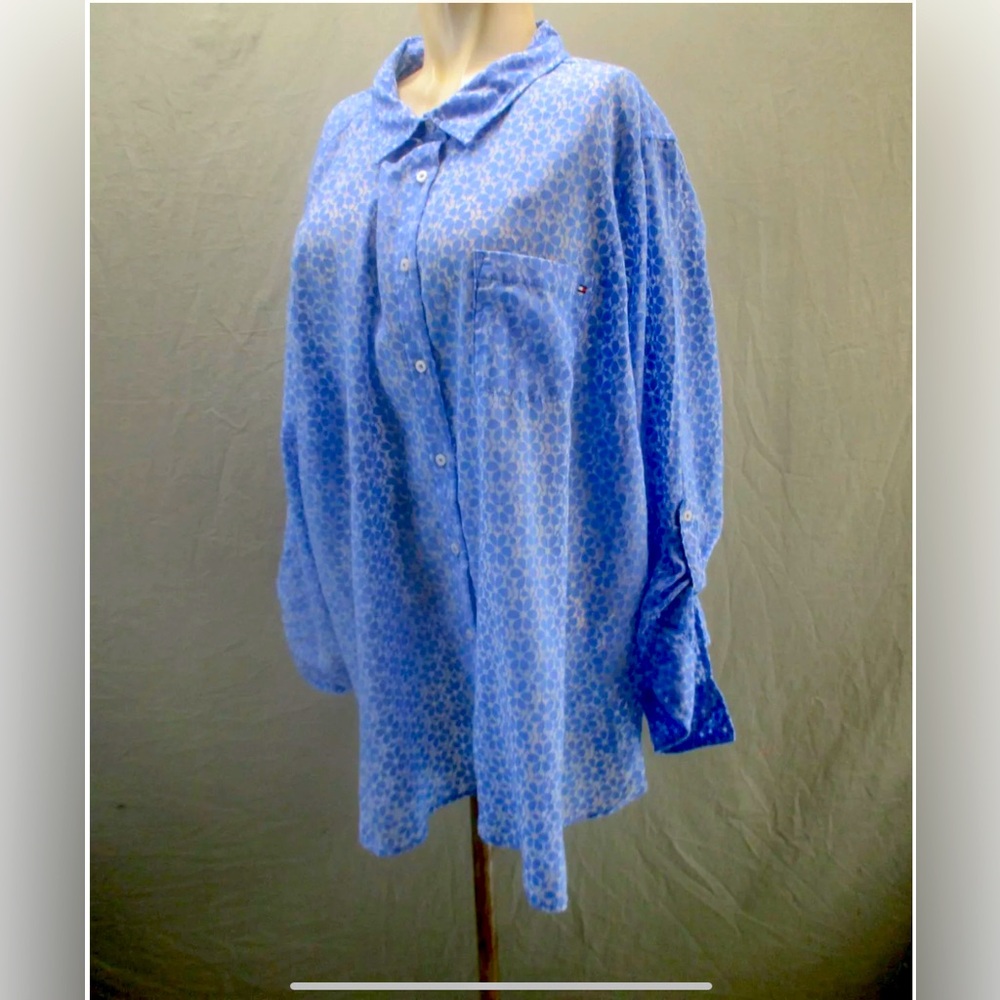 EUC Tommy Hilfiger Blue and White Button Down Shirt